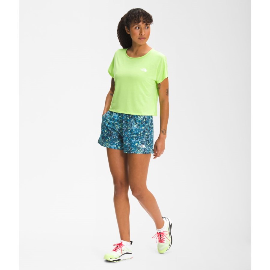 נשים לשוטט עם שרוולים קצרים עם שרוולים צפוניים