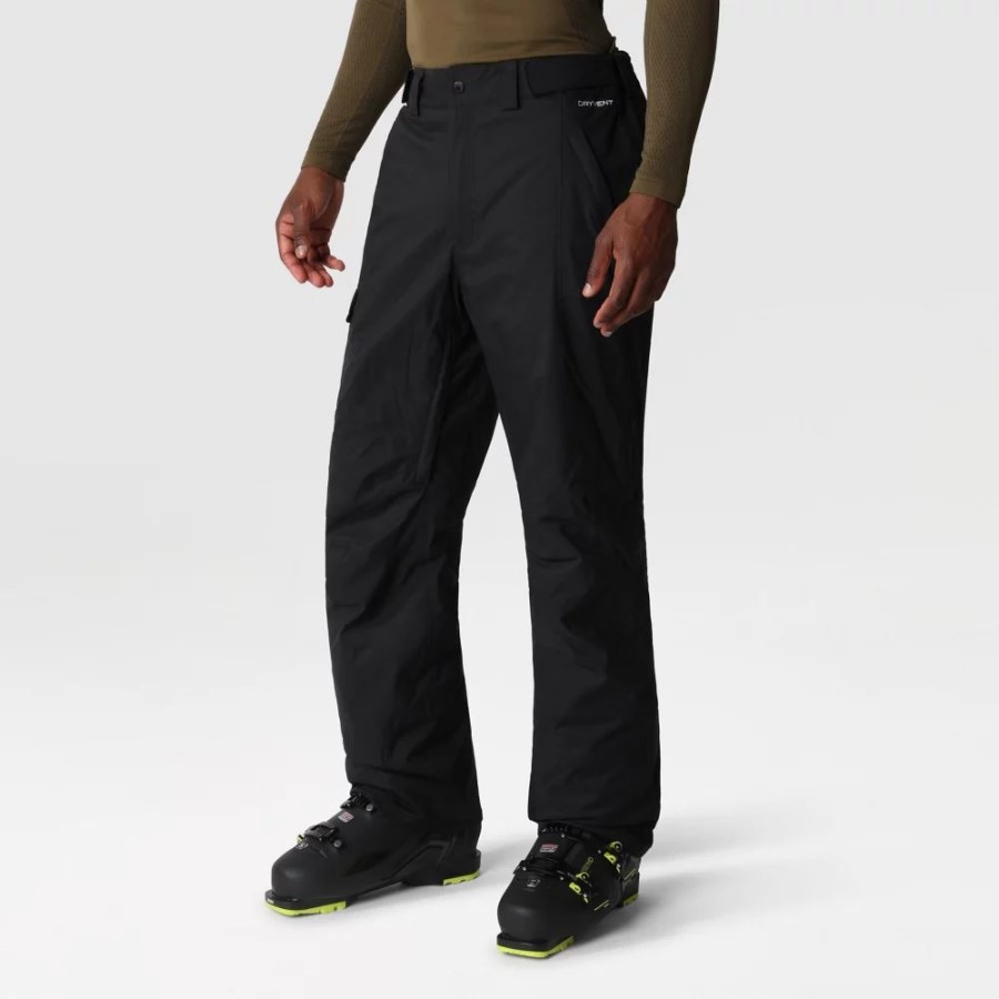 גברים שחורים חופש מכנסיים מבודדים את החזית הצפונית