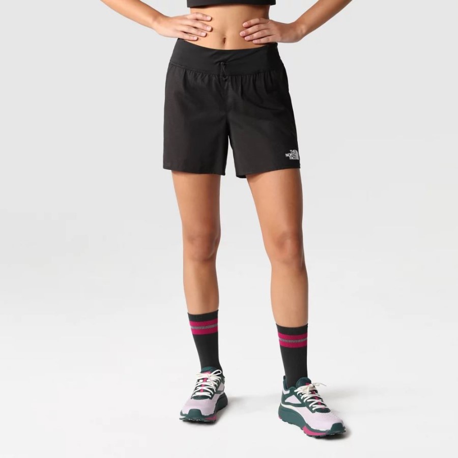 נשים שחורות Movmynt 2.0 מכנסיים קצרים את החזית הצפונית