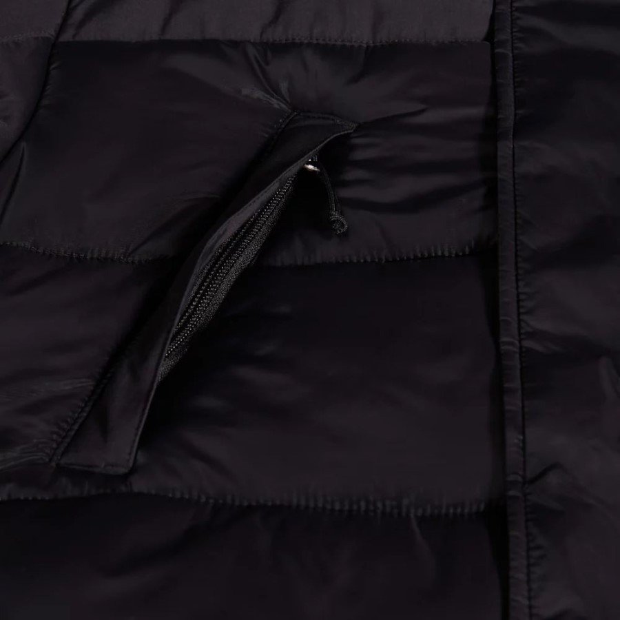 פארקה מבודדת הימלאיה הפנים הצפונית שחורות