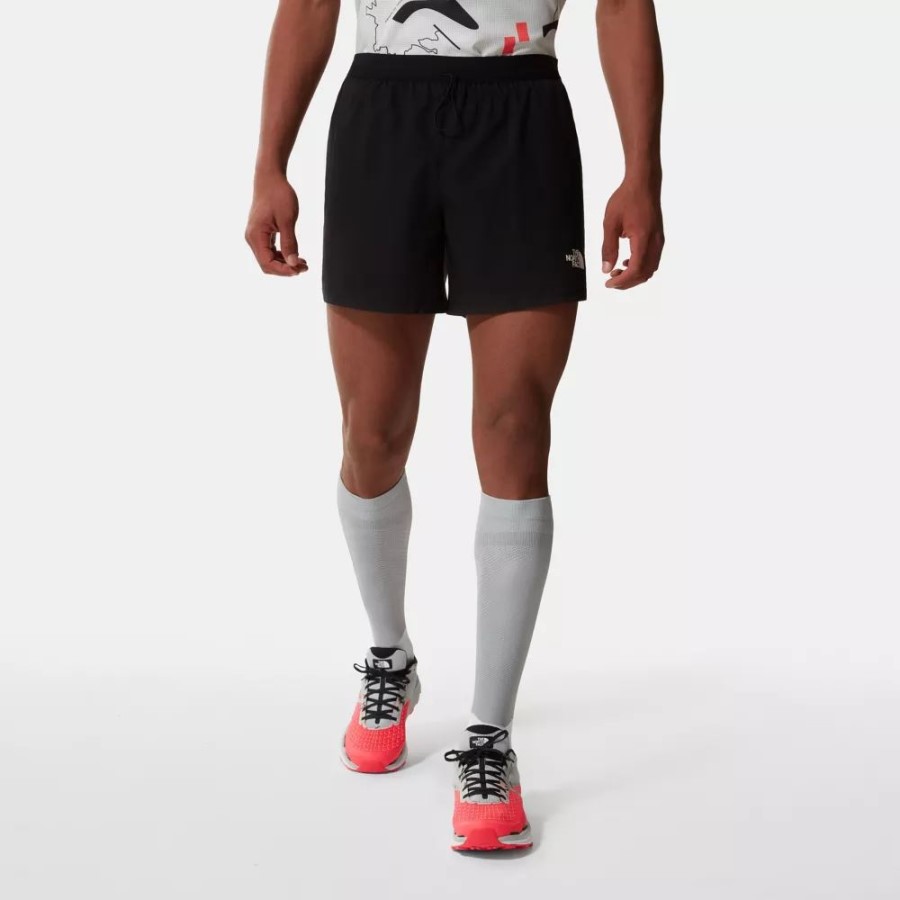 גברים מכנסיים קצרים שחורים את הפנים הצפוניות