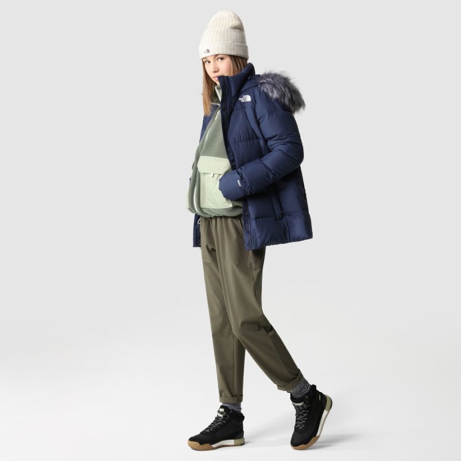 נשים חדשות בצבע ירוק חום לא מפסיקות ללבוש מכנסי קרסול בחזית הצפון