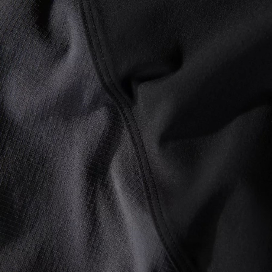 פני הצפון גברים שחורים הופכים מכנסיים