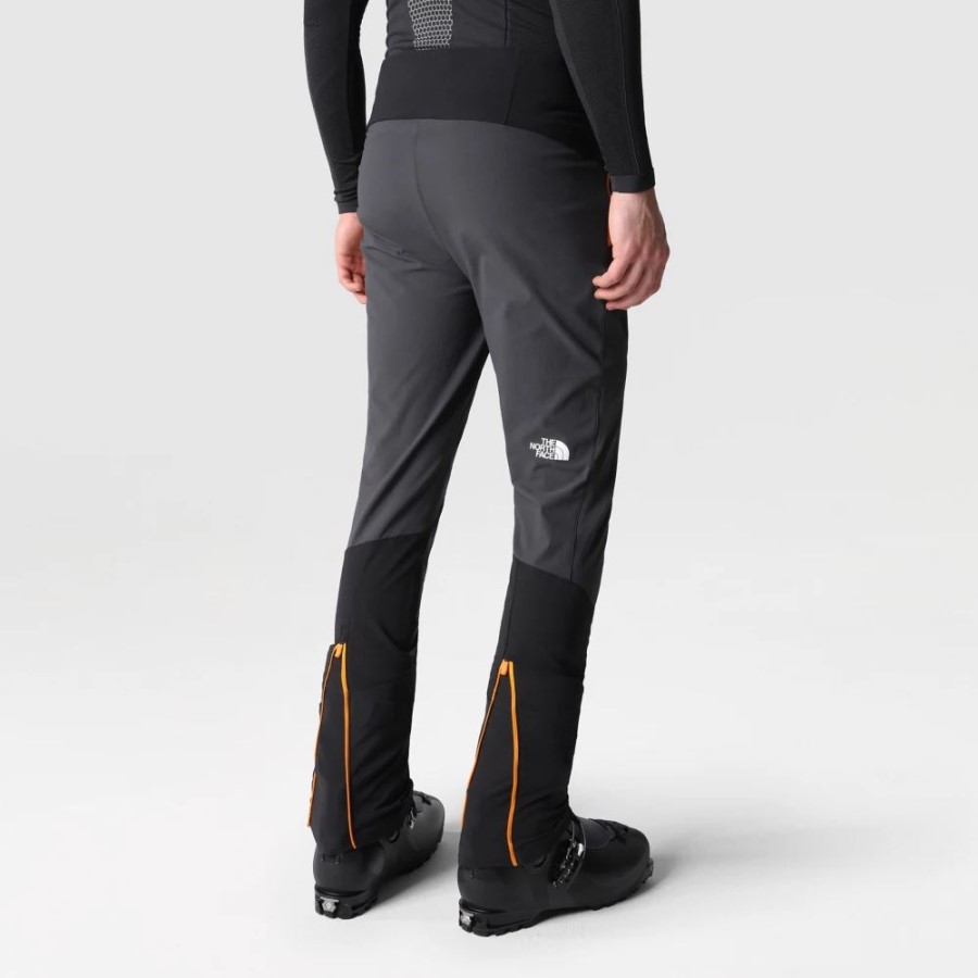 פני הצפון גברים שחורים הופכים מכנסיים