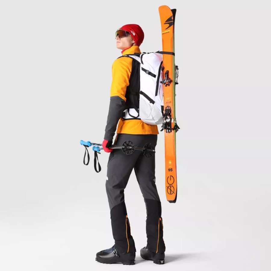 פני הצפון גברים שחורים הופכים מכנסיים