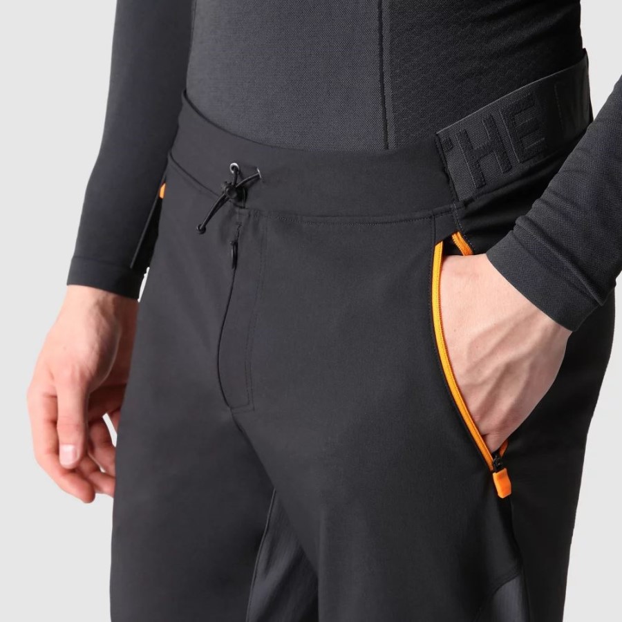 פני הצפון גברים שחורים הופכים מכנסיים