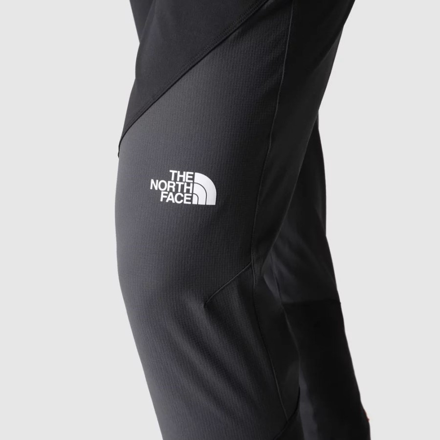 פני הצפון גברים שחורים הופכים מכנסיים