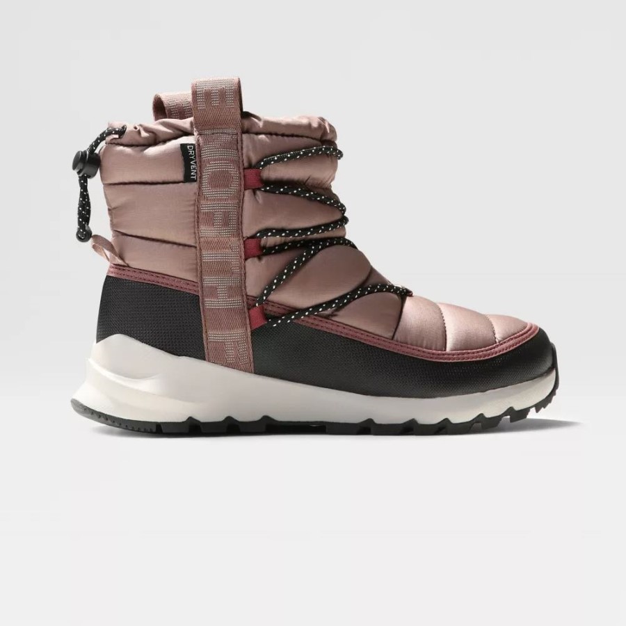 מגפי חורף עם שרוכים עמידים למים בגוון חום חום עמוק