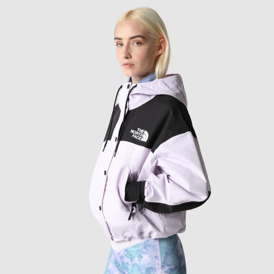 נשים מריחות לבנדר ומריחות את הדואר