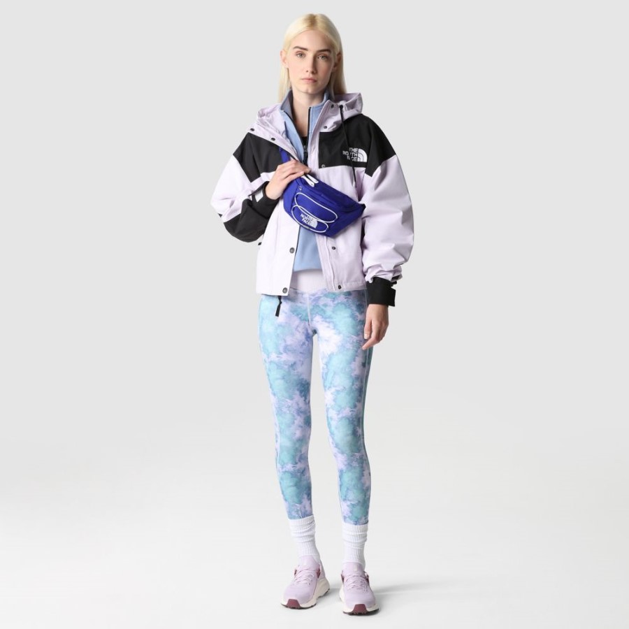 נשים מריחות לבנדר ומריחות את הדואר