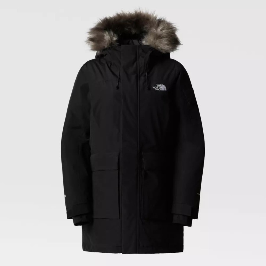 נשים עם הפנים הצפוניות עוטות מעיל שחור