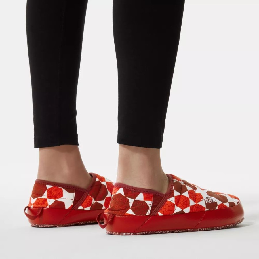 The North Face נשים Thermoball V Traction Winter פרדות אדום לוהט