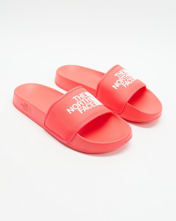 מגלשות מחנה הבסיס השלישי נשים מול הצפון אלמוגים מבריק