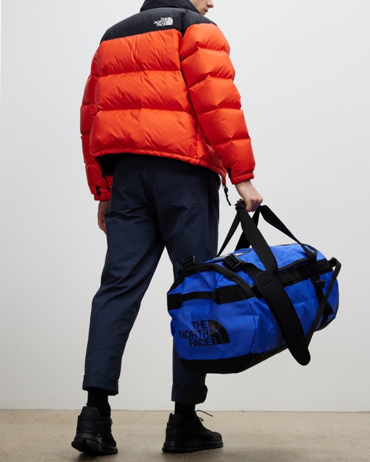 מחנה בסיס כחול ושחור דופל את החזית הצפונית