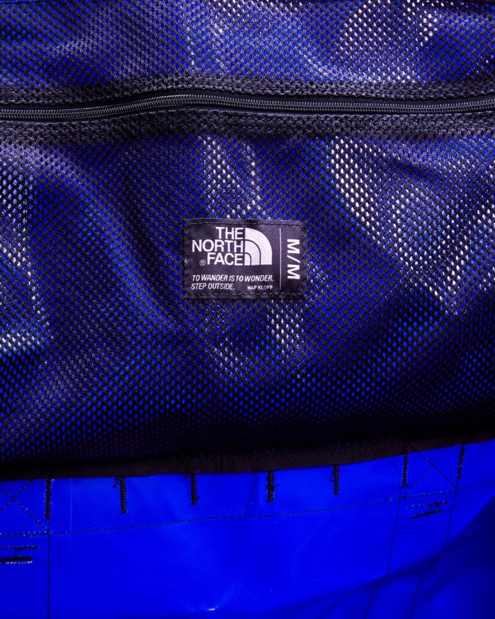 מחנה בסיס כחול ושחור דופל את החזית הצפונית