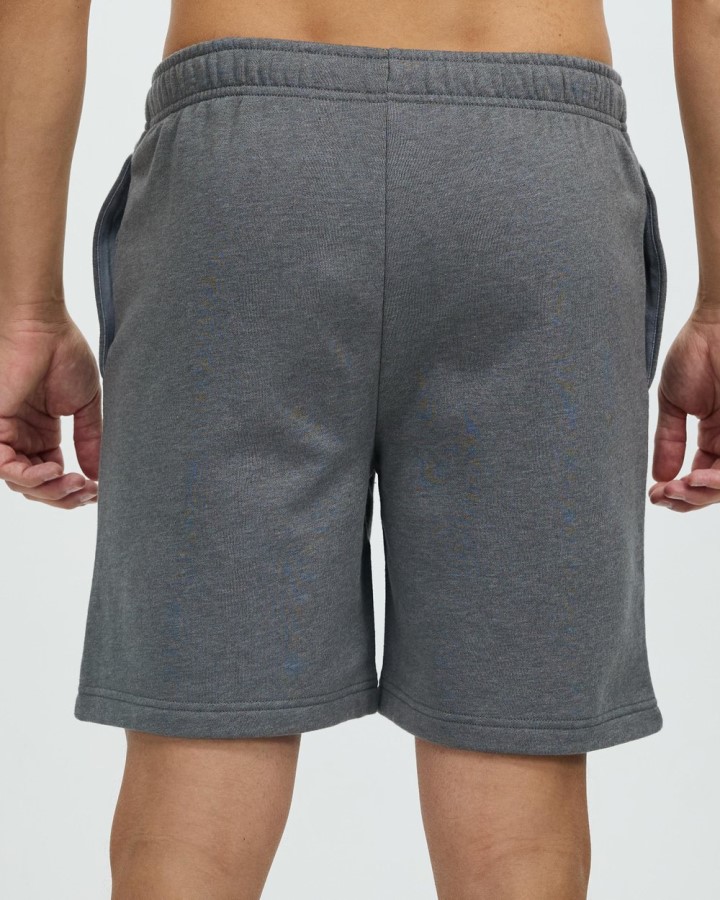 אפור הפנים הצפוני אף פעם לא מפסיקים קצרים