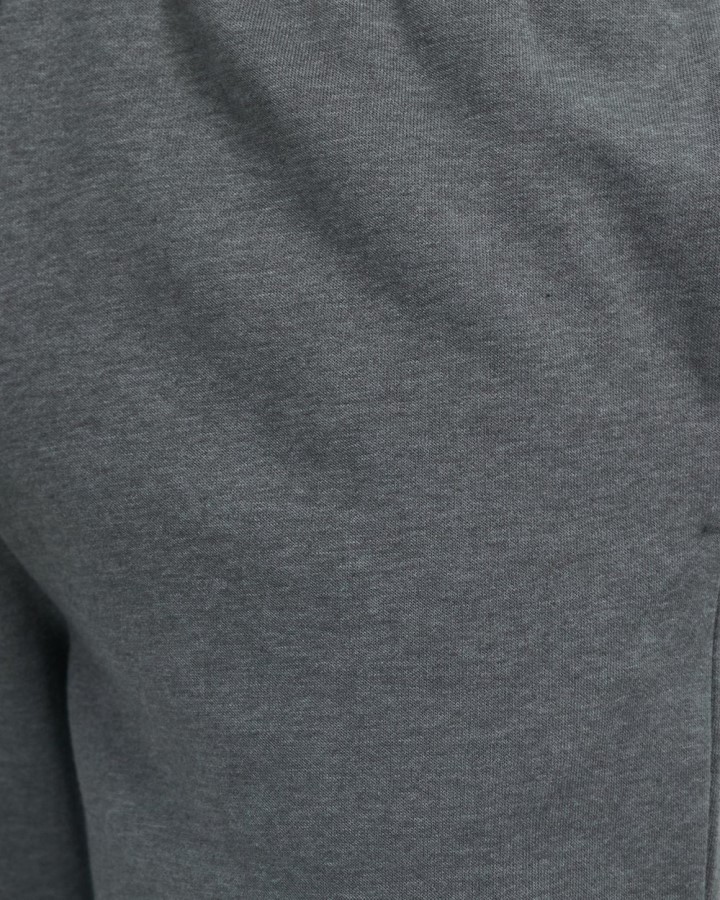 אפור הפנים הצפוני אף פעם לא מפסיקים קצרים