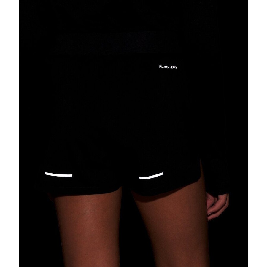 בנות על מכנסי הרים, הפנים הצפוניות שחורות