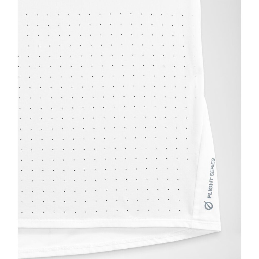 גברים לבנים מפנים צפונה טנק חסר משקל