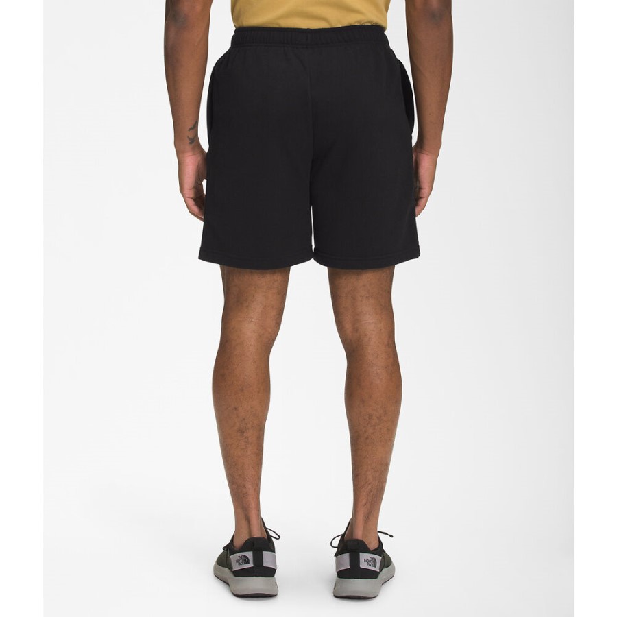 הגברים של ה-North Face לא מפסיקים מכנסיים קצרים שחורים