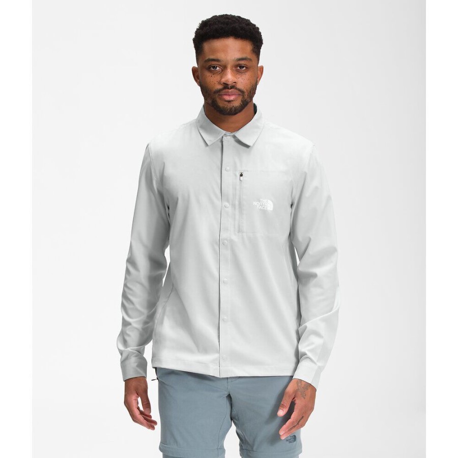 הגברים של ה-North Face עולים על החולצה אפורה עם שרוולים ארוכים