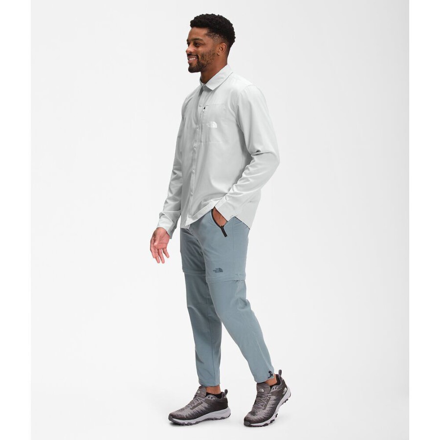 הגברים של ה-North Face עולים על החולצה אפורה עם שרוולים ארוכים