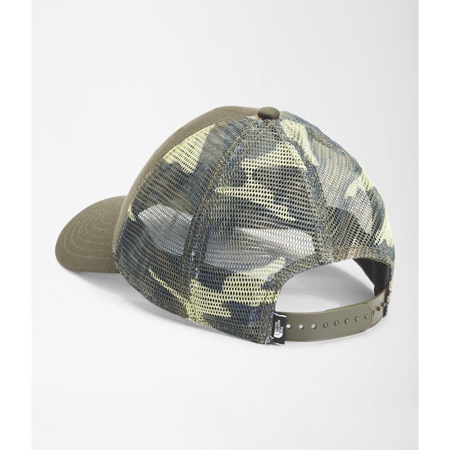 נהג משאית צעירים בוץ ירוק בצבע חום, ה-North Face