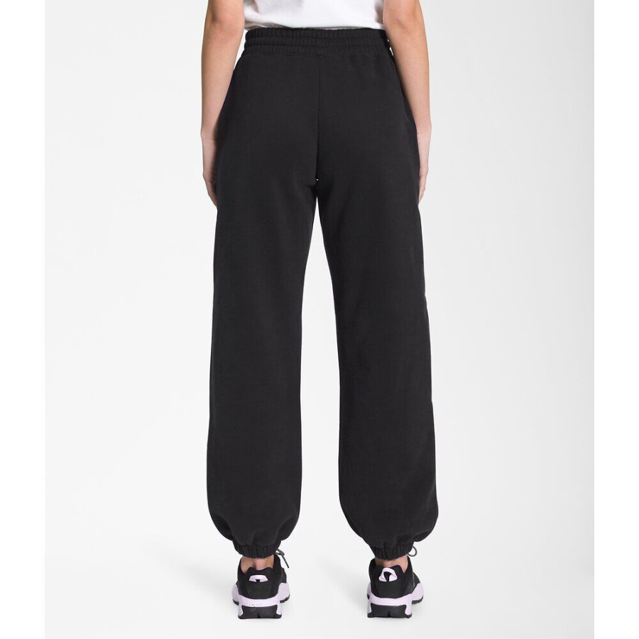 מכנסיים סטנדרטיים לנשים שחורות הפנים הצפוניות