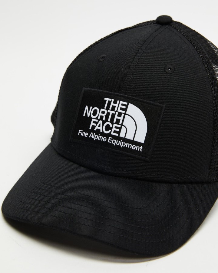 נהג משאית הבוץ הפנים הצפוני שחור