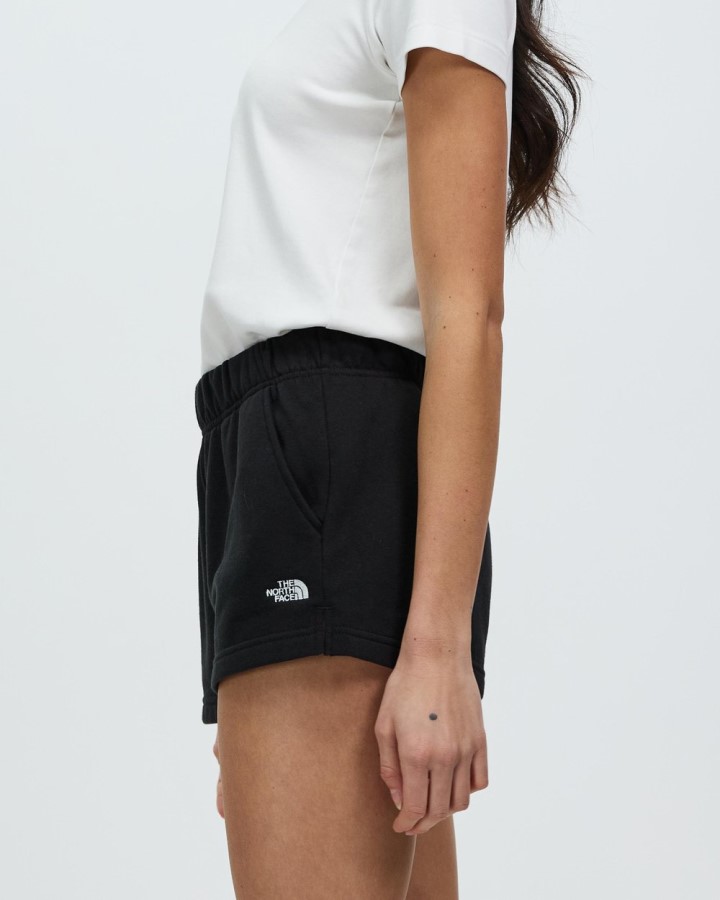 מכנסי לוגו שחורים עם חצי כיפה שחורה