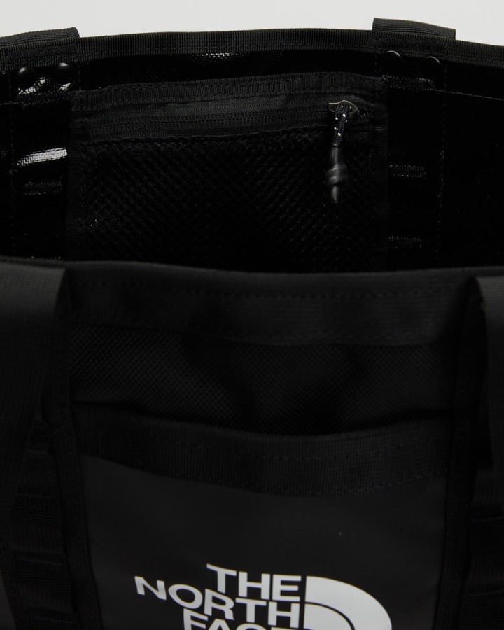 ה-North Face שחור-לבן חקירות