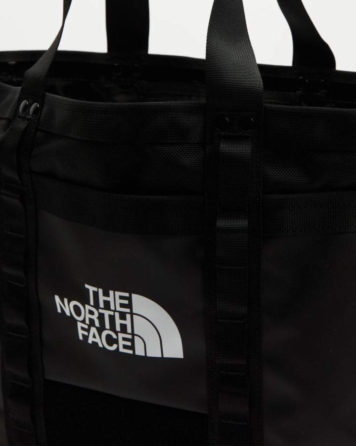 ה-North Face שחור-לבן חקירות