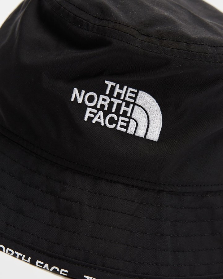 כובע דלי ברוש ​​שחור החזית הצפונית