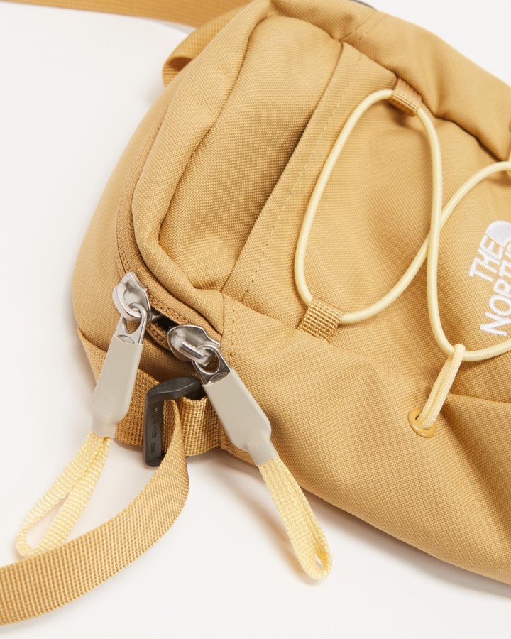 לשזף את ה-North Face Jester Crossbody